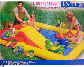 Bể bơi có cầu trượt và nhiều trò chơi